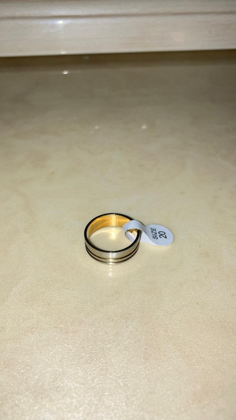 Anello Bicolore Oro e Nero con Scanalature Taglia 20