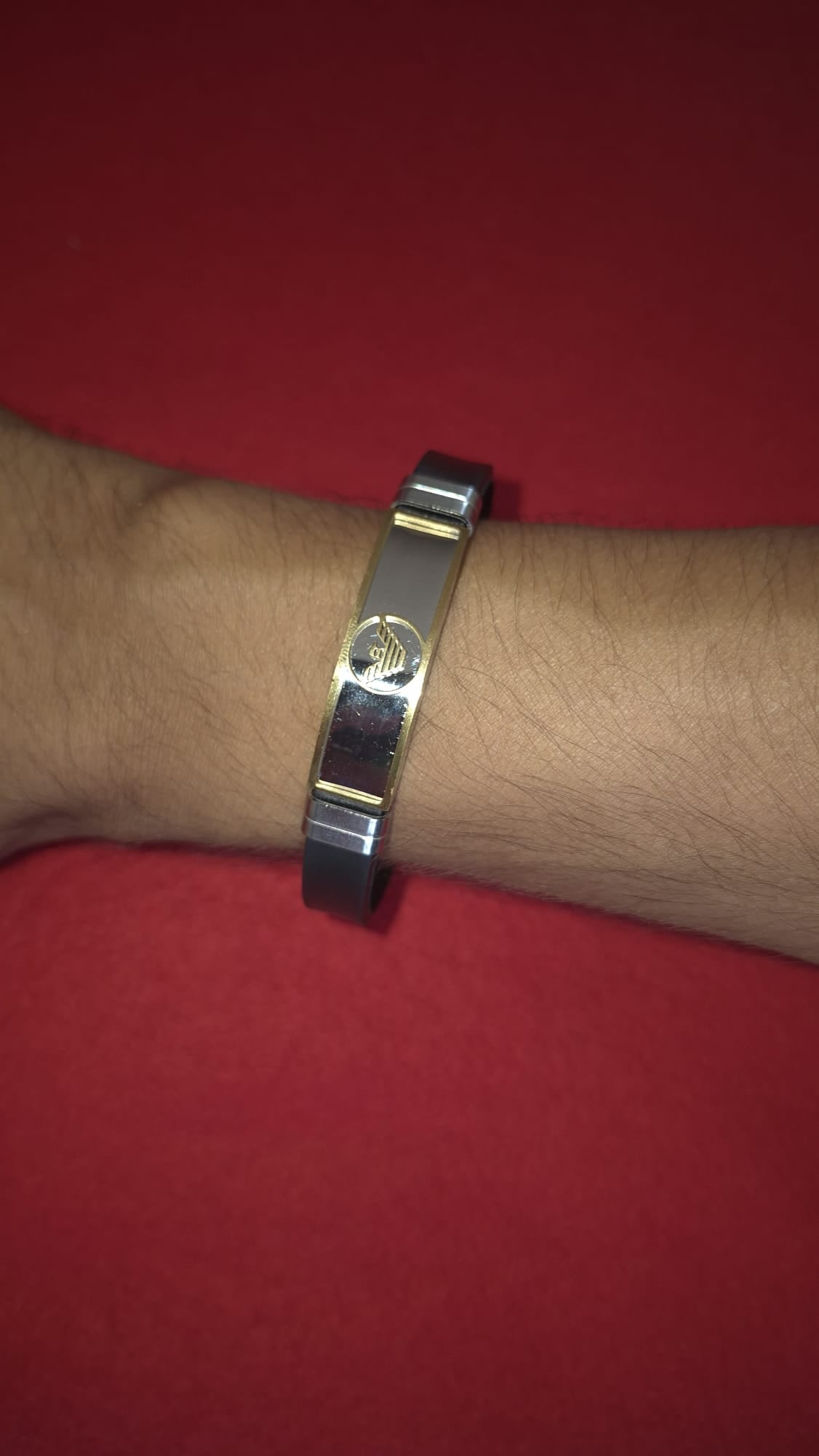 Bracciale indossato al polso - vista frontale